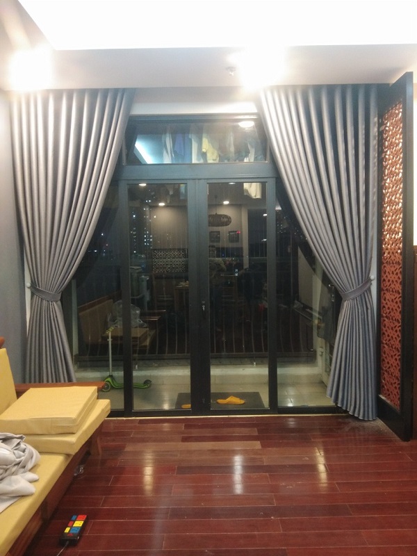 Rèm vải có thiết kế đơn giản nhưng không kém phần tinh tế và sang trọng