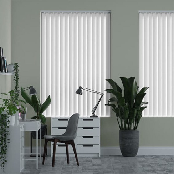 Màn lá dọc phòng khách màu trắng tinh khiết