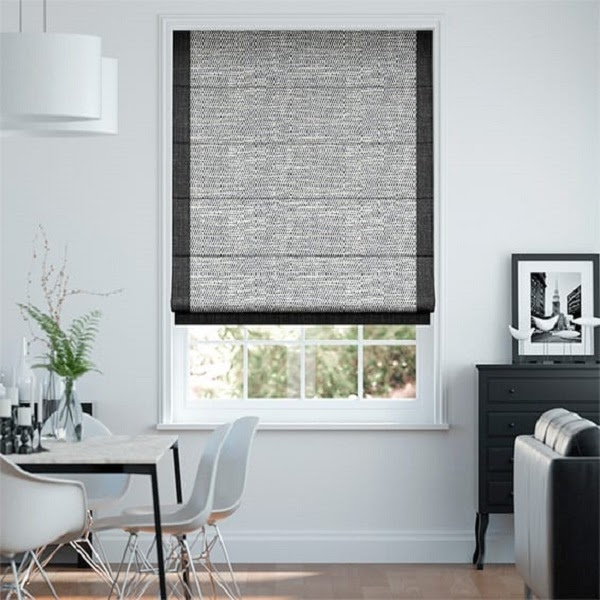 Rèm roman lụa lanh với kết hợp viền màu nổi bật